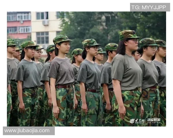 绿茵巨星闪耀赛场热血青春凝聚梦想海报展