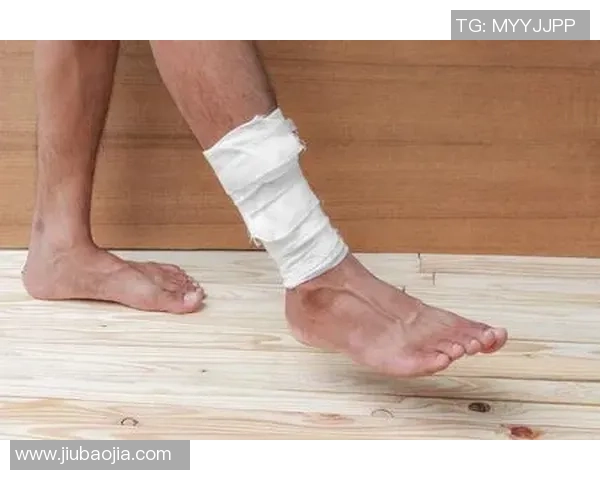 足球明星脚踝绷带背后的秘密揭示运动员受伤恢复与竞技状态的关键因素