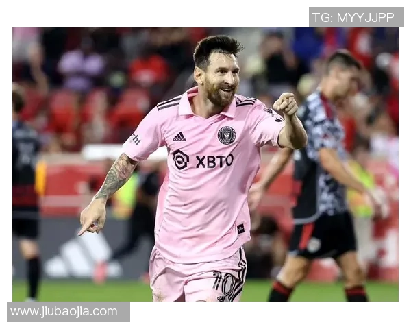 全球足球巨星排名前十的球员风采展示与精彩瞬间回顾